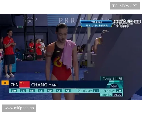 昌雅妮跳水完回家直接睡衣瘫沙发，这反差谁懂啊